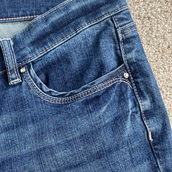 White House black market crop jeans white rhinestone pockets. Size 8 - Picture 7 of 7